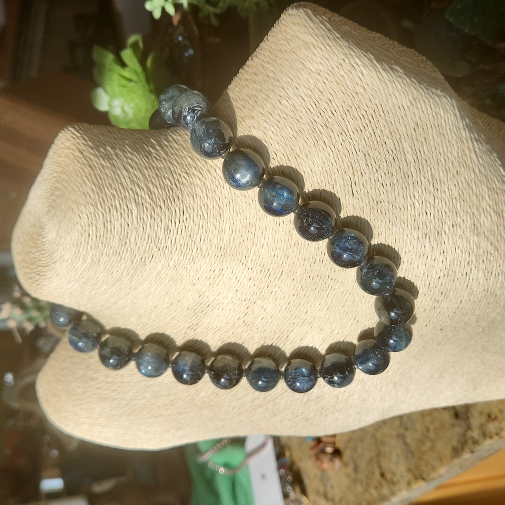 Artisan made Kynite Beaded Necklace